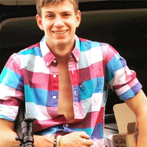 Meet your Posher, Justin - Picture 1 of 1